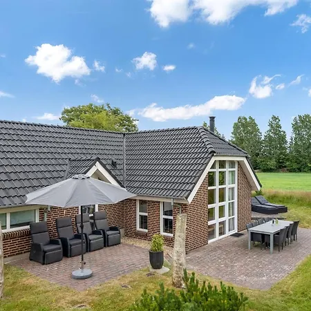 Annlis - 4km From The Sea By Interhome